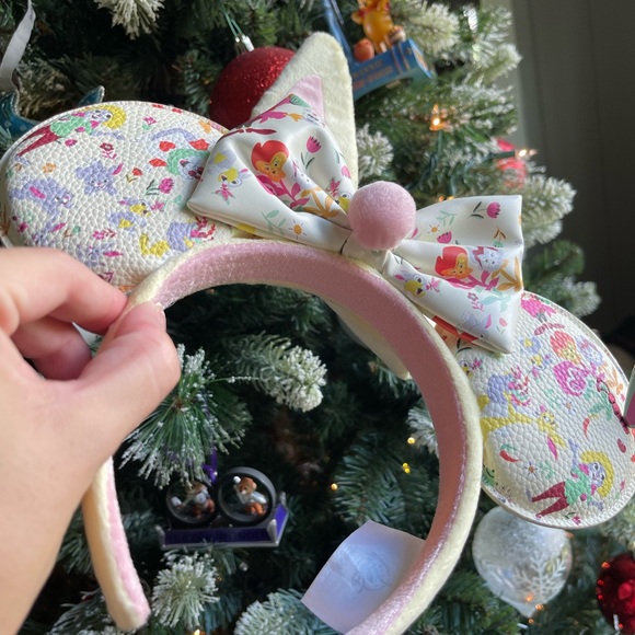 Minnie Ears Reigning Rabbits - Picture 7 of 7